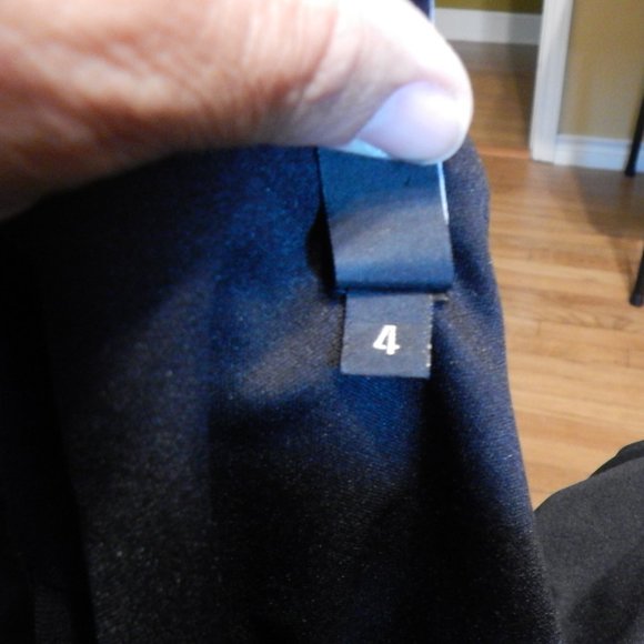 Laundry size 4  BLACK HOT DESIGNER DRESS - Picture 3 of 12